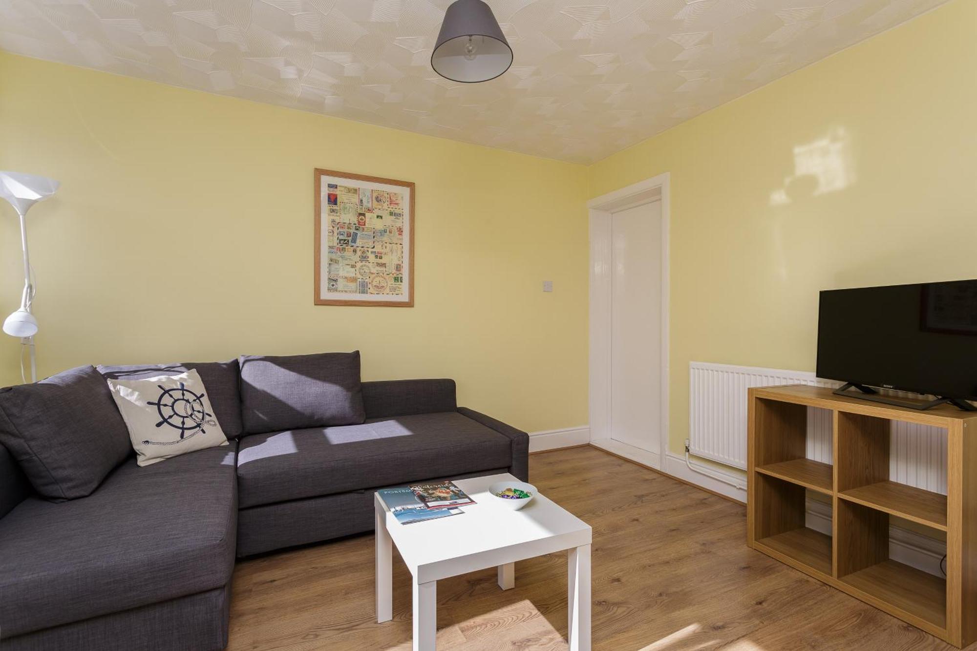 Stopover At Lowcay Apartment D With Allocated Parking Portsmouth Room photo